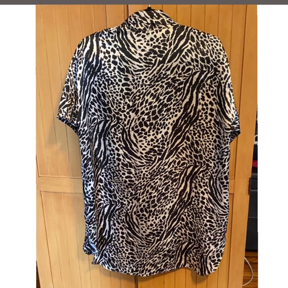 VICTORIAS SECRET  COVER UP / LOUNGE - Picture 5 of 13